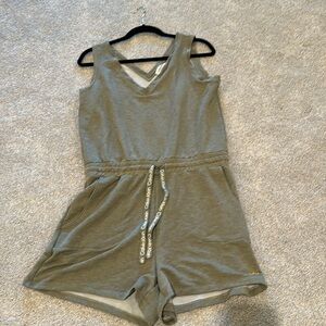 Calvin Klein shorts romper v neck with pockets!